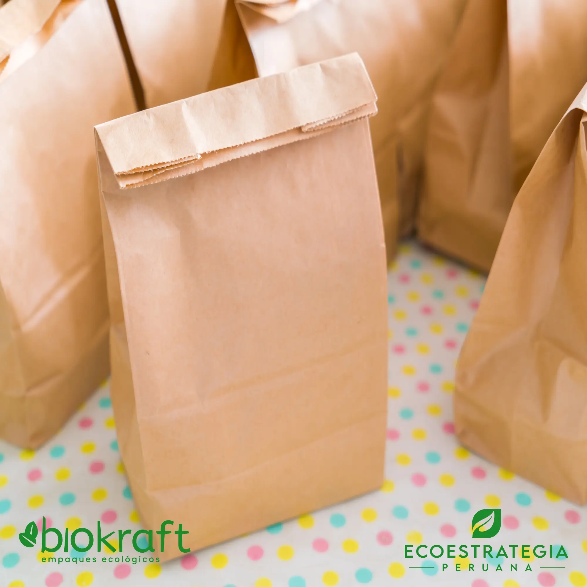 Esta bolsa de papel Kraft tiene un grosor de 70 gr y un peso de 22gr. Bolsa biodegradable de excelente gramaje y medida, ideal para comidas y productos ligeros. Cotiza ahora tus bolsas Kraft número 20